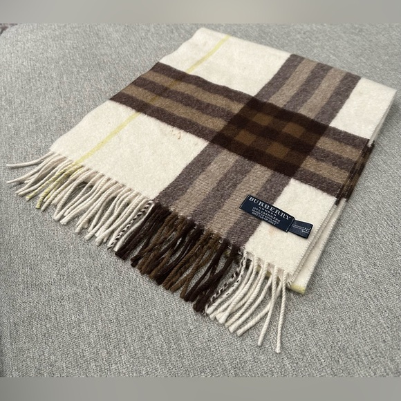 Burberry London Nova Check Cashmere Scarf - Picture 6 of 7
